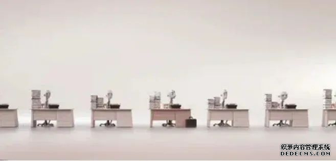 最近刷到一组漫画，感触很深。  大量基层员工，在办公室里做着重复性的文书工作。    想要脱颖而出，就必须花更多时间去处理更多的文件。  但每多处理一摞文件，他们身上的颜色就会淡去几分。    在这场没有尽头的比拼中，每个人最终都变