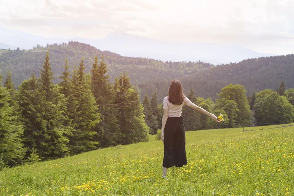 人到中年才顿悟:最好的时光是平淡,最高的境界是平凡