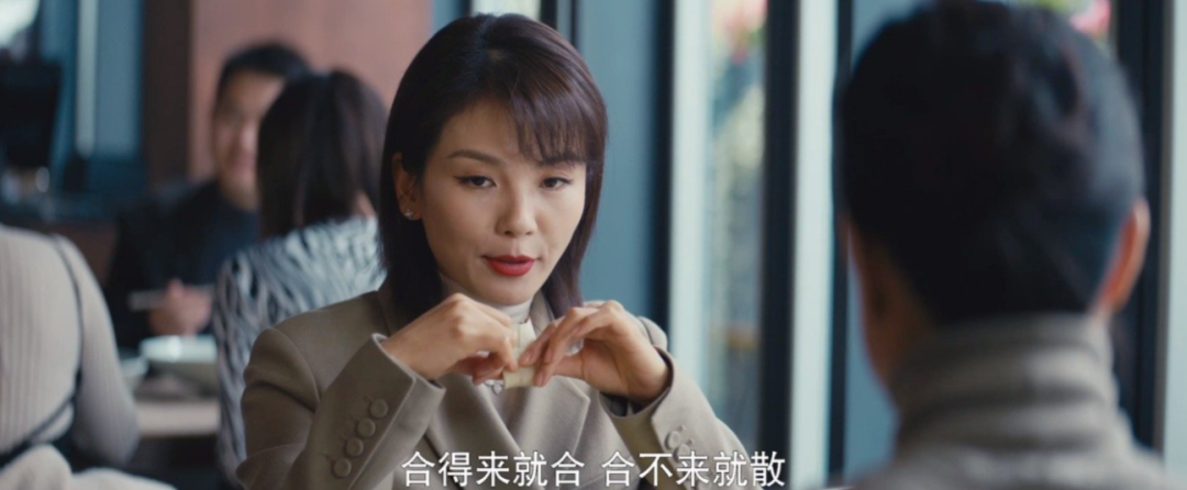 保护自己最好的方式是：不要同情任何人，不要高估你和任何人的关系，一个人最大的智慧是，进退有度，从容自信