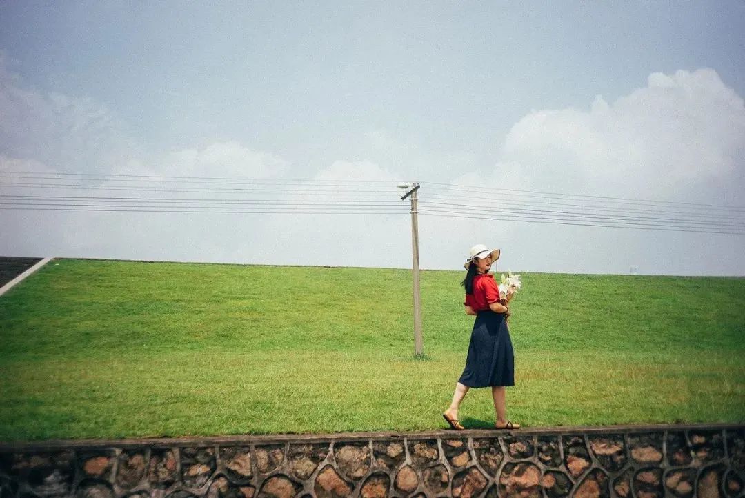 品行干净，心底善良，做人坚强