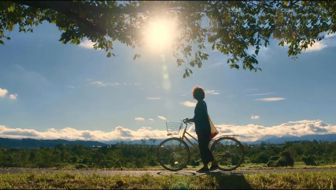 你有没有这样的经历：有些事情即使拼尽全力，也总是事倍功半，而有些事情哪怕随手一做，结果却意外地好？ 我有个朋友就是这样，他一直执着于在某个专业领域持续深耕，想靠日复一日的积累成为专家。但问题是，他总是注意力涣散、三分钟热度，这让他痛苦又困惑