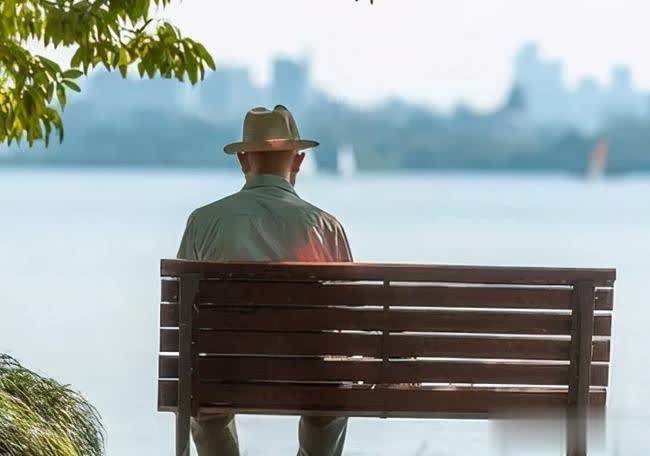 70和80后：既卷不赢也躺不平，未来将面临这些新趋势