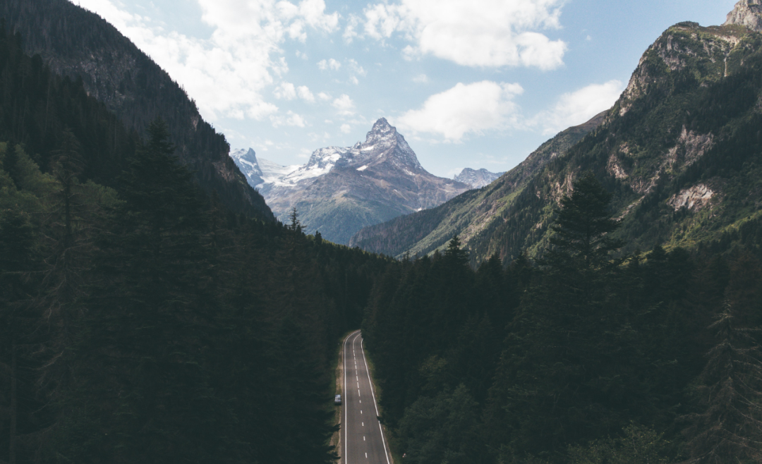  强烈建议大家：不要担心别人会超过你，因为多数人无法长期坚持，持续专注，聚焦目标，长期坚持的你，对手并没有那么多 