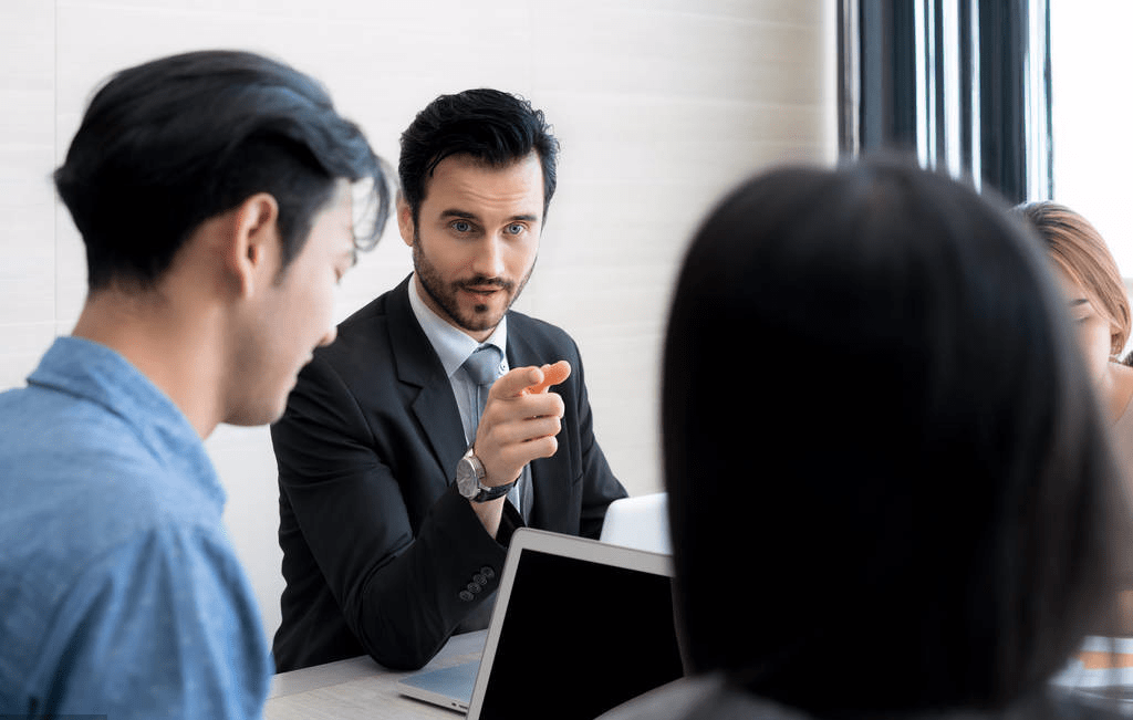  别败在职场小人的算计中，远离7种人，惹不起还躲不起吗？ 