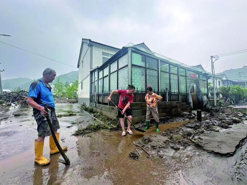 特大暴雨中的密云山村