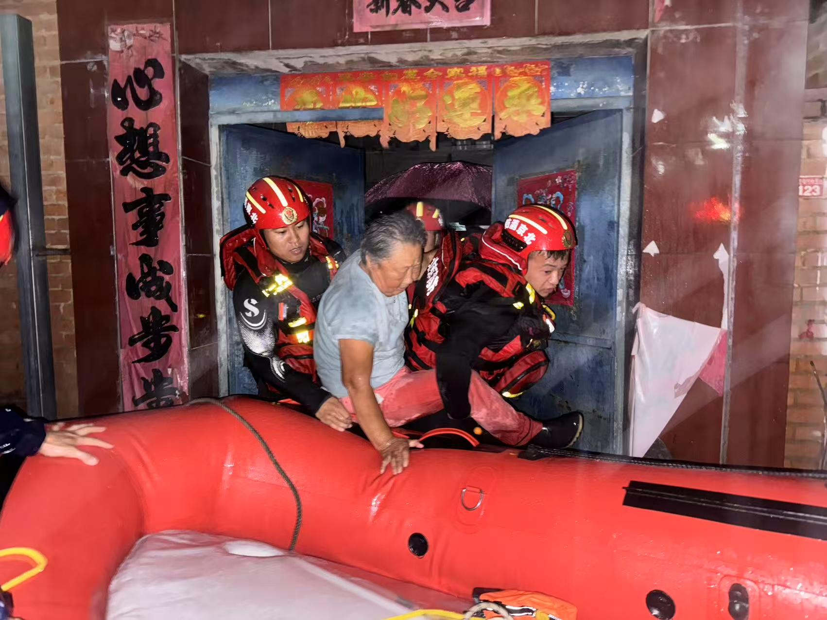 特大暴雨中的密云山村