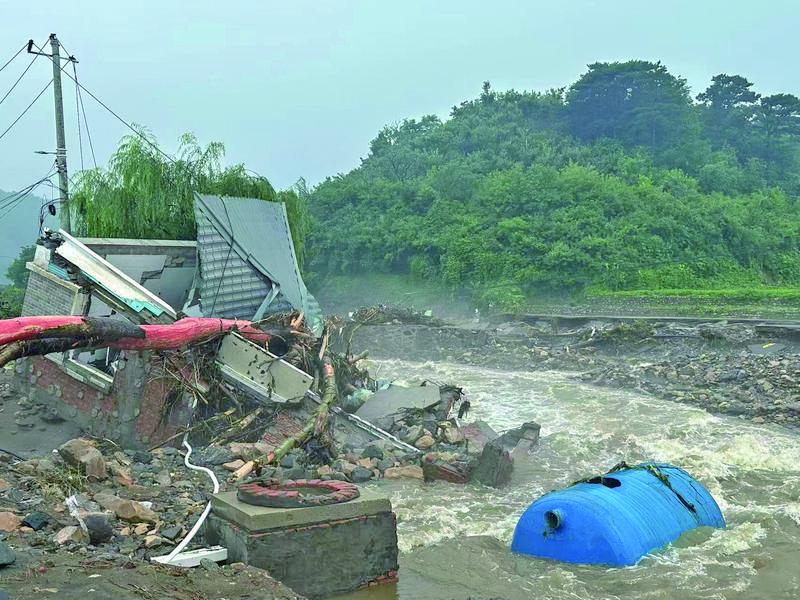 特大暴雨中的密云山村