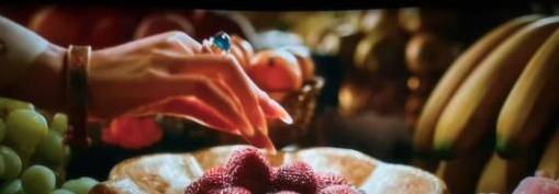 深夜核对文书只为保命，他累到崩溃，却发现工作不值一提？