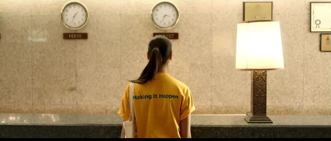 很多人觉得自己被困在底层，是因为钱太少，学历太低，资源不够。 但如果我们静下来观察那些真正从底层翻身的人，就会发现：他们大多数起点也不高，甚至比我们还糟。为什么他们能冲出来，而我们大多数人只是原地打转？  真正把人锁死的，从来不是资源，而