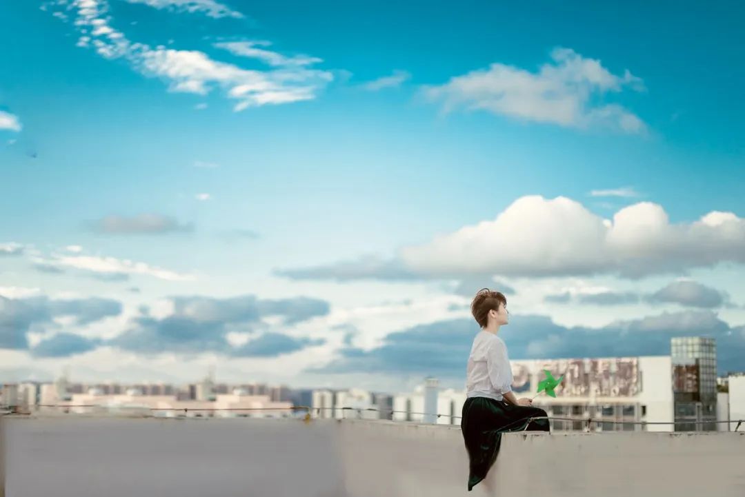 成年人最大的清醒：见人少说话，遇事少掺和