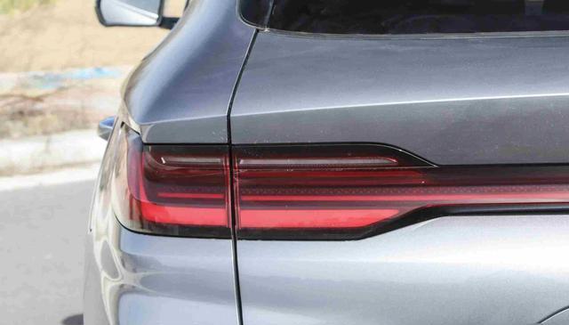 比亚迪宋PLUS杀疯了，续航1500km，油耗0.85L，配高阶智驾