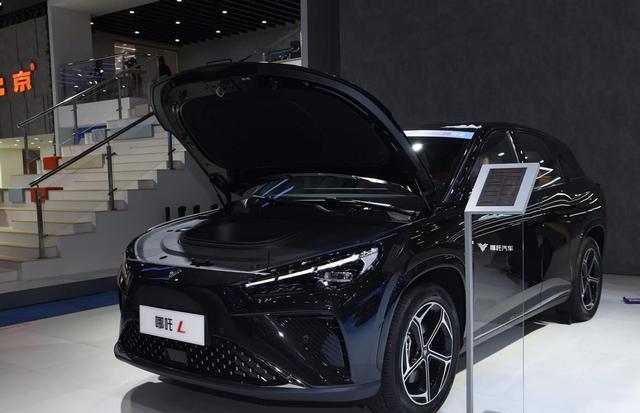 哪吒 L：动力强劲，操控与舒适完美平衡