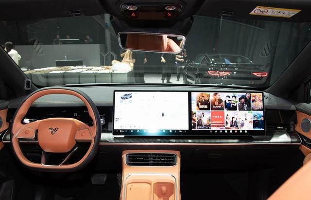 哪吒 L：动力强劲，操控与舒适完美平衡