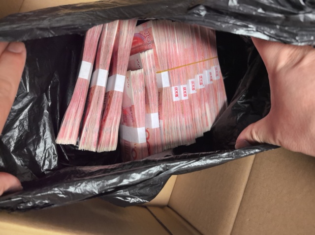 事发杭州高架！男子被交警、民警、巡特警紧急截停…