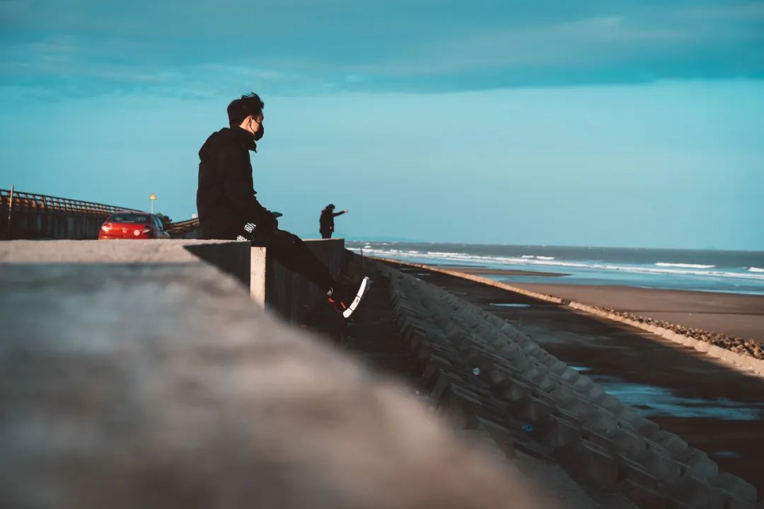 中年人的油腻：臭显摆，穷大方，假清高