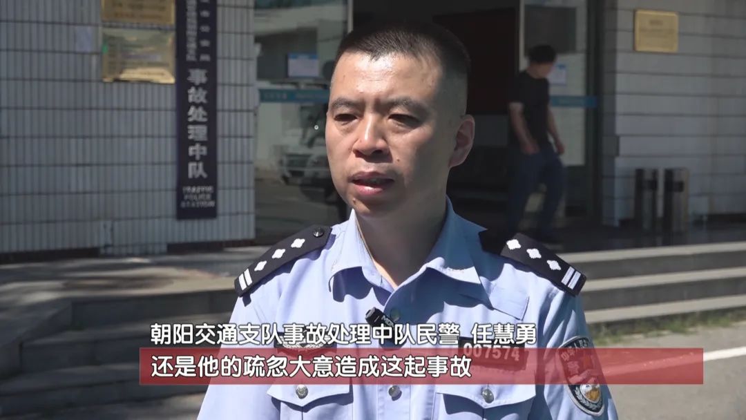 电动自行车遭遇“开门杀”,乘车人身亡!民警:这个动作很重要