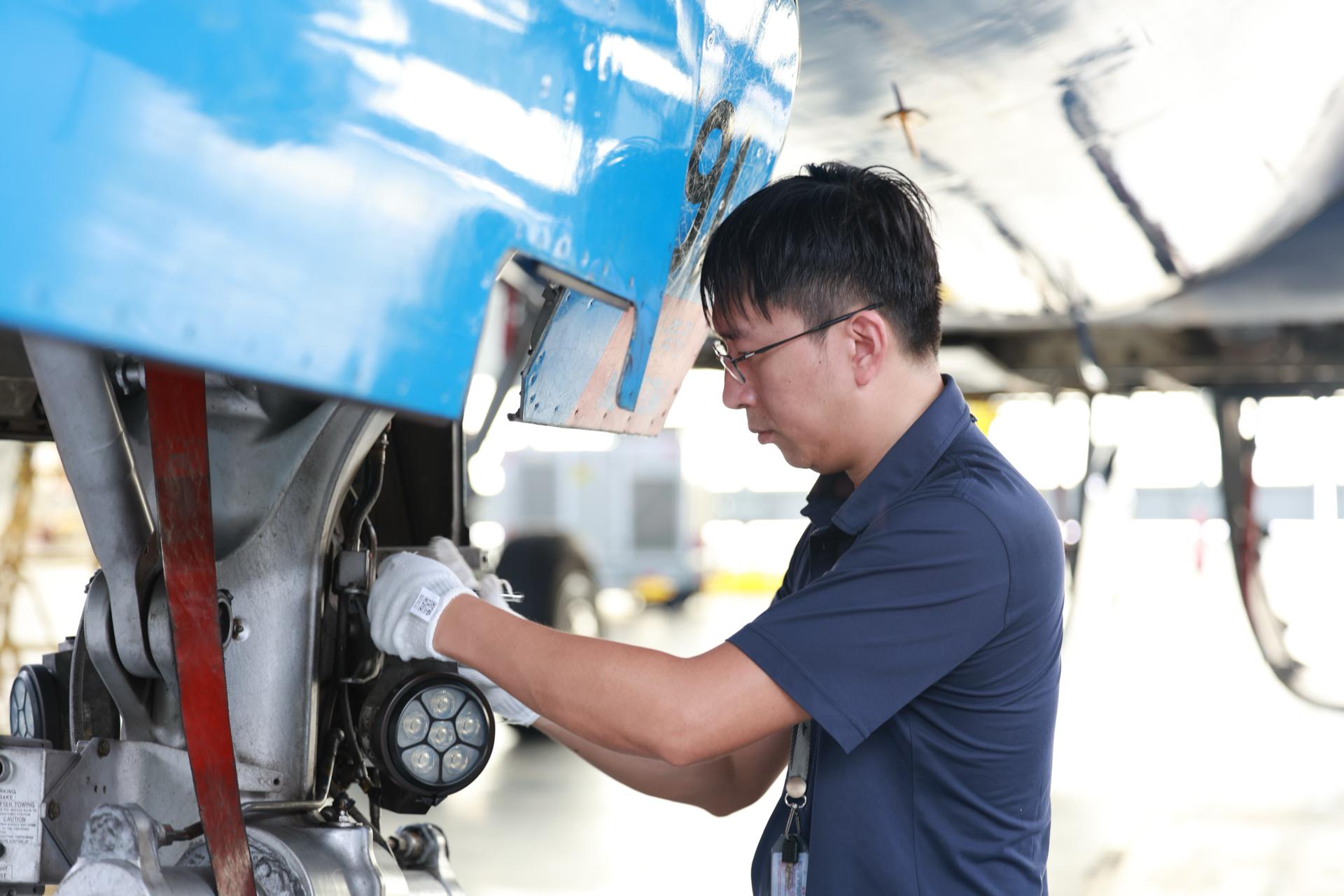 南航在湘首次启动飞机拆解业务，开拓航空维修新领域