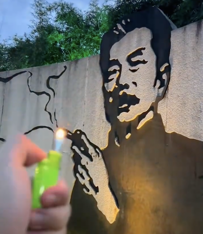 “不会因为一个人投诉就盲目更换！”鲁迅夹烟墙画被投诉，绍兴文旅：各地网友意见一致