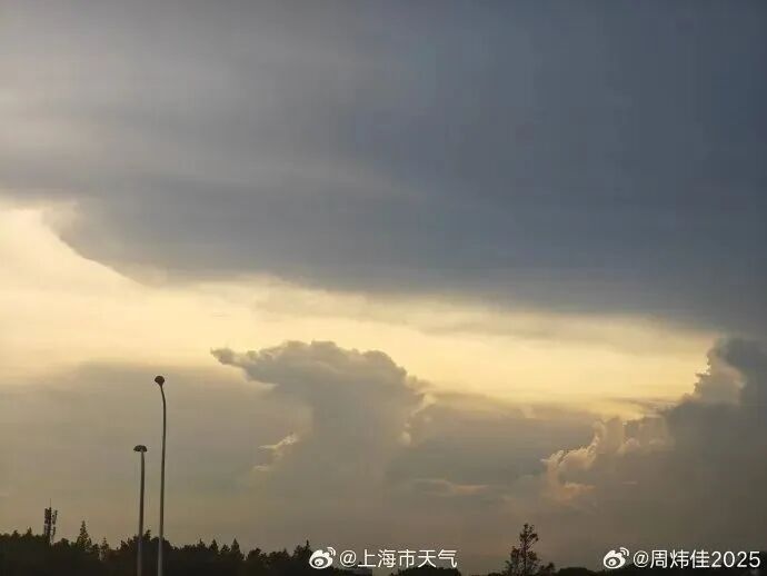 晚高峰注意！上海天气突变，“四黄”高挂，部分地区或有龙卷风+冰雹