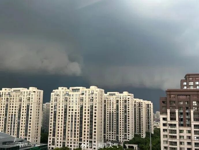 晚高峰注意！上海天气突变，“四黄”高挂，部分地区或有龙卷风+冰雹