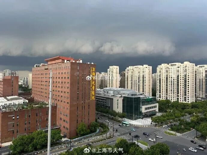晚高峰注意！上海天气突变，“四黄”高挂，部分地区或有龙卷风+冰雹