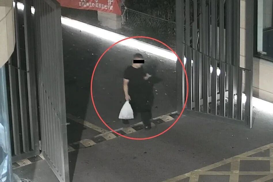 事发上海街头！男子突然被追击扑倒！上海警方：张某（男）被刑拘