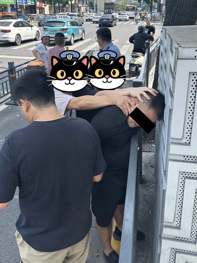 事发上海街头！男子突然被追击扑倒！上海警方：张某（男）被刑拘