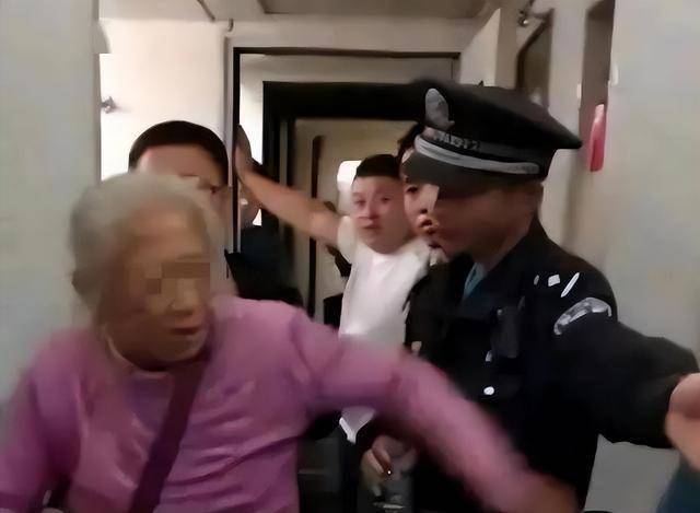 横行霸道3年,臭名昭著的杜大妈落网后,天津人的噩梦终于结束