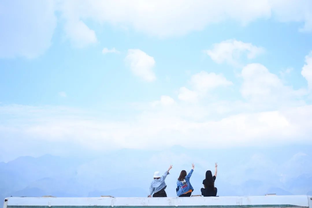 一个人最高级的修养：情绪稳，三观正，懂感恩